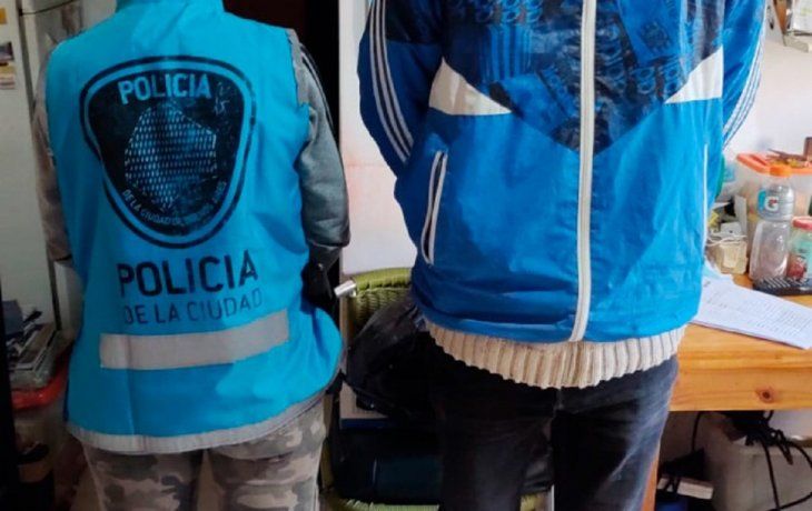 La conoció por Facebook, le ofreció llevarla a su casa en moto y la golpeó para abusarla