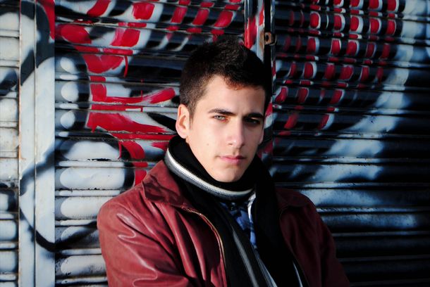 Se recupera el modelo desfigurado por rugbiers en La Plata