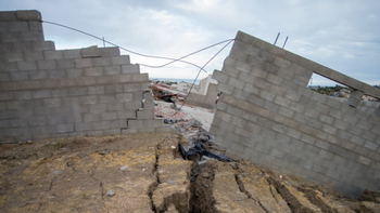 mi casa se abrio al medio: los testimonios de las familias evacuadas en comodoro rivadavia mi casa se abrio al medio: los testimonios de las familias evacuadas en comodoro rivadavia