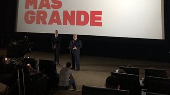 La presentación de Trezeguet junto a Caselli en el DOT La presentación de Trezeguet junto a Caselli en el DOT