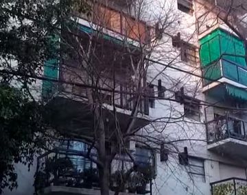 Una mujer murió tras caer de un séptimo piso en Villa Urquiza