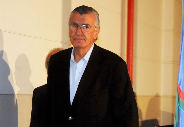 El gobernador Gioja continúa sin fiebre y está lúcido