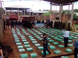 Encontraron un camión abandonado con 4 toneladas de marihuana Encontraron un camión abandonado con 4 toneladas de marihuana