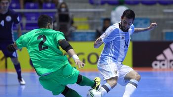argentina debuto ganando en el mundial de futsal por este blooper del arquero rival argentina debuto ganando en el mundial de futsal por este blooper del arquero rival