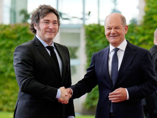 El presidente Javier Milei junto al canciller de Alemania, Olaf Scholz