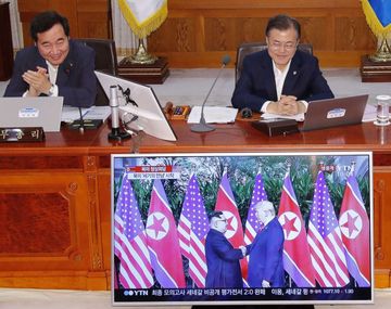 Moon Jae-in mira la cumbre de Trump con Kim Jong-Un