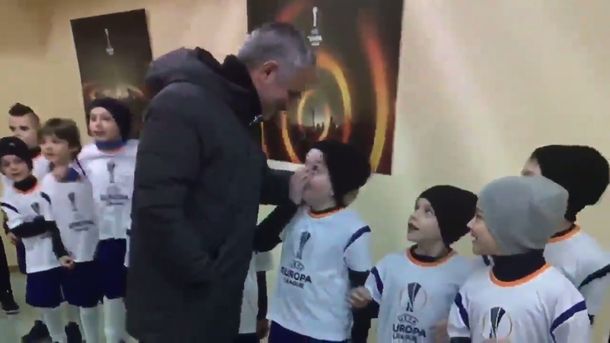 VIDEO: La reacción de un nene al conocer a Mourinho