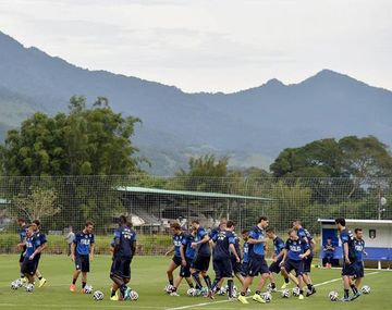 Un misterioso submarino pone en vilo la concentración italiana