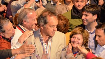 scioli pidio el voto de los indecisos porque la argentina necesita ir a lo seguro scioli pidio el voto de los indecisos porque la argentina necesita ir a lo seguro