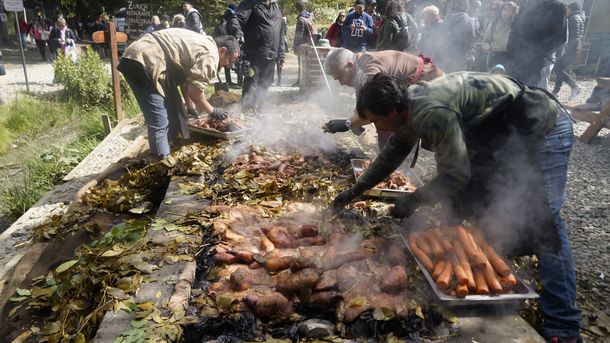 Bariloche celebra la Fiesta Nacional del Curanto en Colonia Suiza: de qué se trata