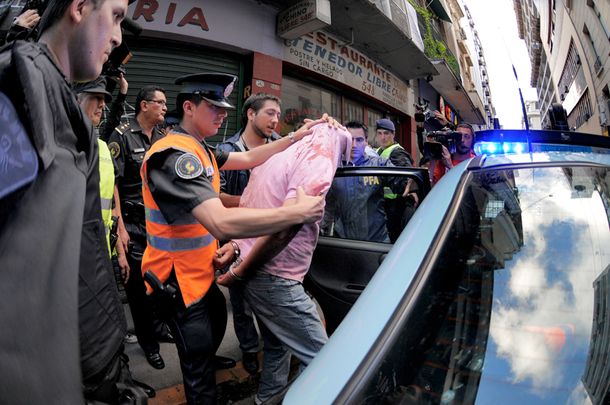 Balean a un turista durante un robo en la peatonal Florida