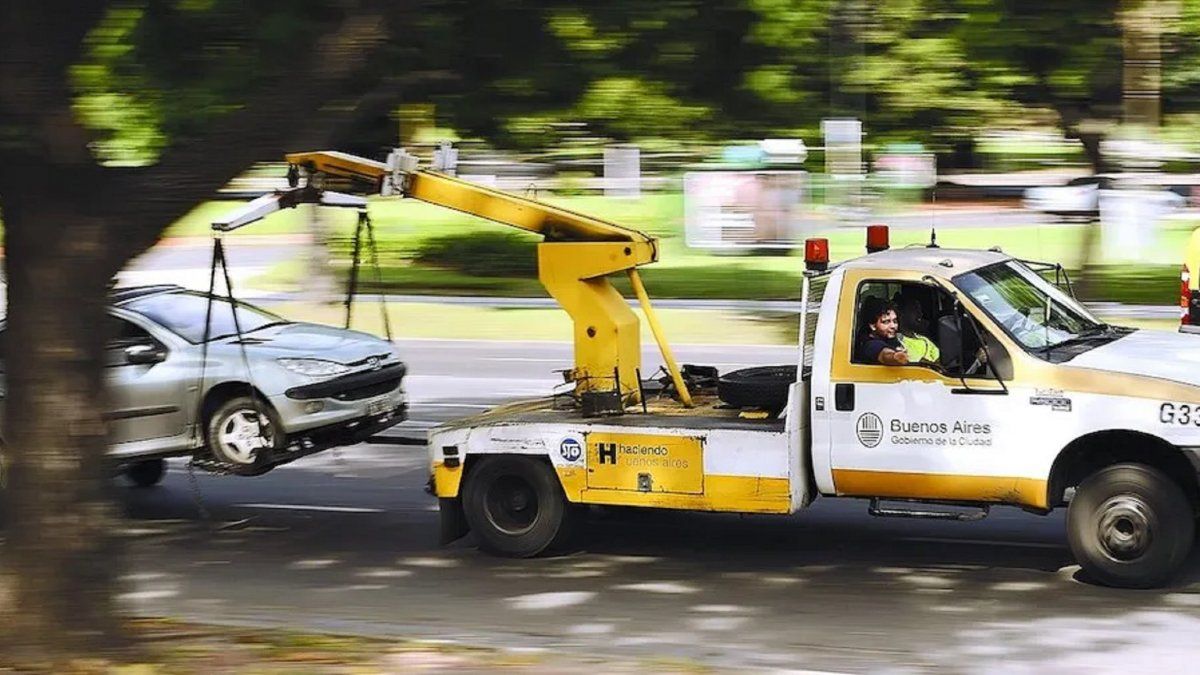 Estacionar mal te puede costar una fortuna: los errores más comunes