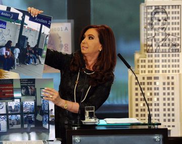 Cristina lamentó los ataques a vagones y estaciones de tren