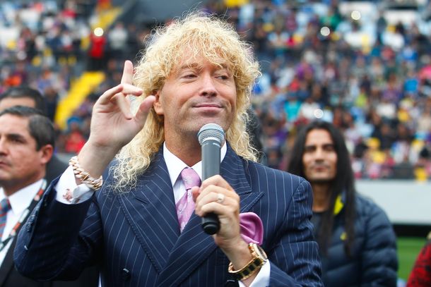 Un excéntrico empresario chileno regalará 21 mil banderas para la final ante Argentina