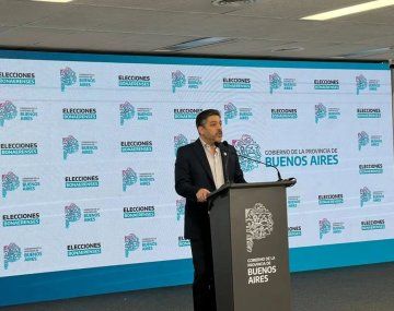 Carlos Bianco calificó de día histórico la elección y celebró la gran participación