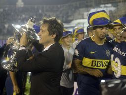 Guillermo Barros Schelotto festejando el bicampeonato