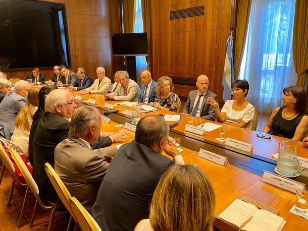 Mercedes Marcó del Pont con empresarios en la AFIP