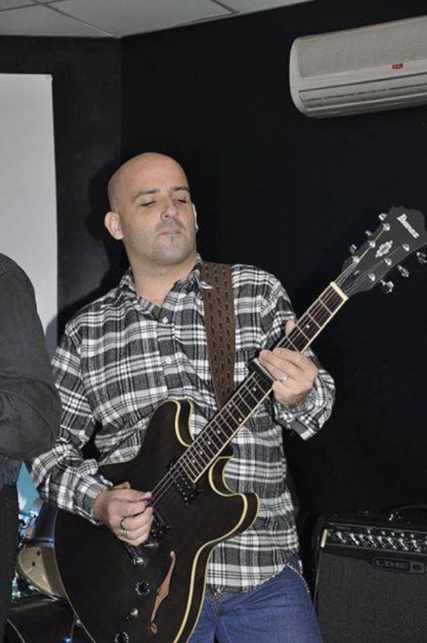 Un músico murió electrocutado mientras tocaba en un bar