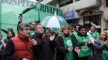 los estatales le pediran a scioli un aumento del 48 por ciento los estatales le pediran a scioli un aumento del 48 por ciento