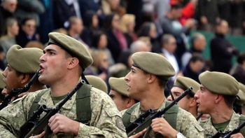 El senador Jorge Gandini pretende que el Ejército Nacional auxilie a la Policía en barrios peligrosos de la capital. El senador Jorge Gandini pretende que el Ejército Nacional auxilie a la Policía en barrios peligrosos de la capital.