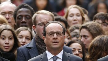 hollande: estamos en guerra y debemos destruir a isis hollande: estamos en guerra y debemos destruir a isis