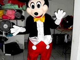 Mickey Mouse acusado de  abuso sexual