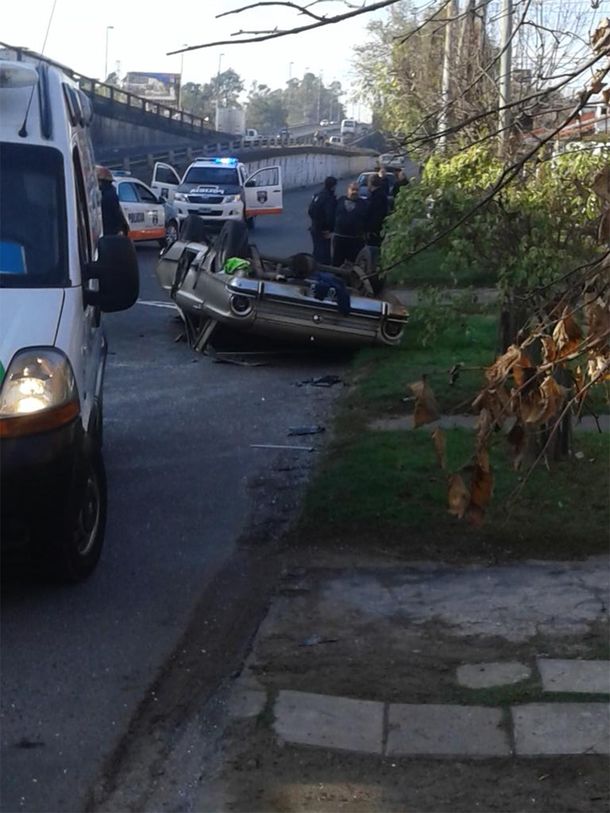 Tragedia en Ciudad Evita: murió un automovilista al caer desde un puente