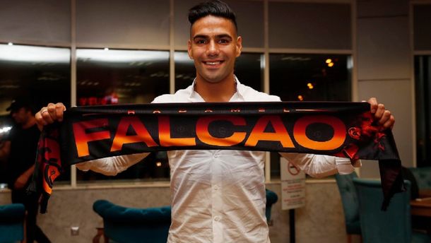 Radamel Falcao fue presentado en el Galatasaray de Turquía