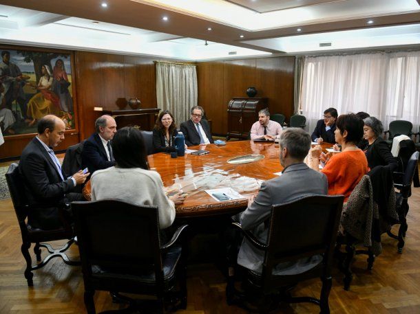 El Gobierno flexibiliza acceso a dólares para importación de insumos