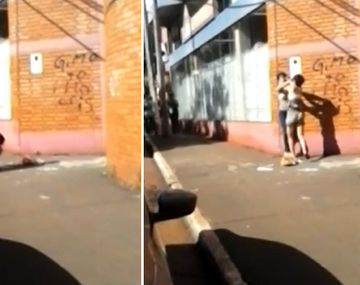 Graban la pelea de dos chicas en la calle