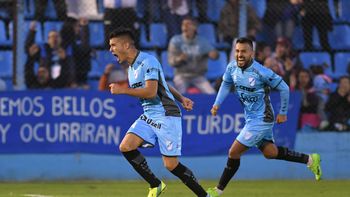 Alexis Zárate festeja su tanto, el segundo de Temperley Alexis Zárate festeja su tanto, el segundo de Temperley
