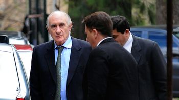 de la rua apunto a cafiero por la caida de su gobierno de la rua apunto a cafiero por la caida de su gobierno