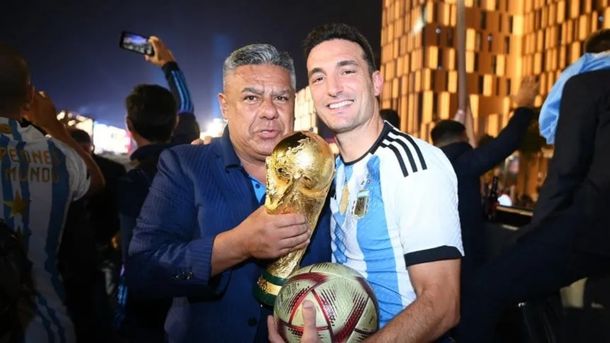 Chiqui Tapia y Scaloni se reúnen en París para la renovación