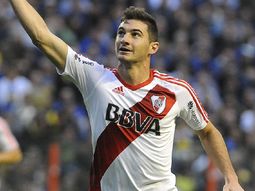 la primera foto de lucas alario con la camiseta del bayer leverkusen la primera foto de lucas alario con la camiseta del bayer leverkusen