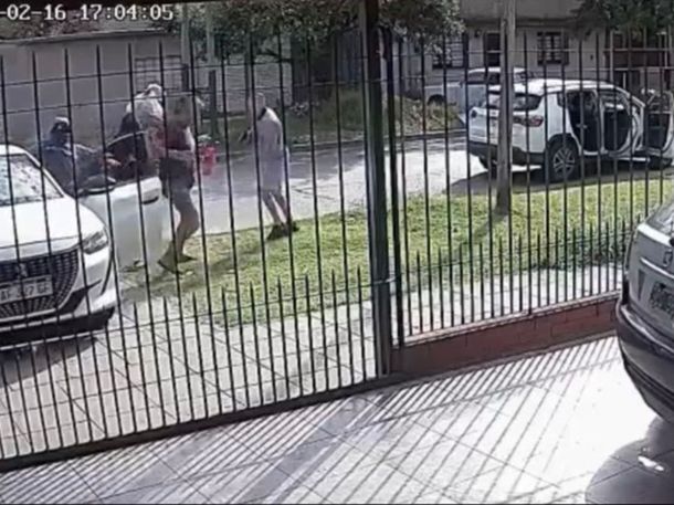 Impactante robo en Lanús: dispararon al aire y la víctima respondió con un botellazo