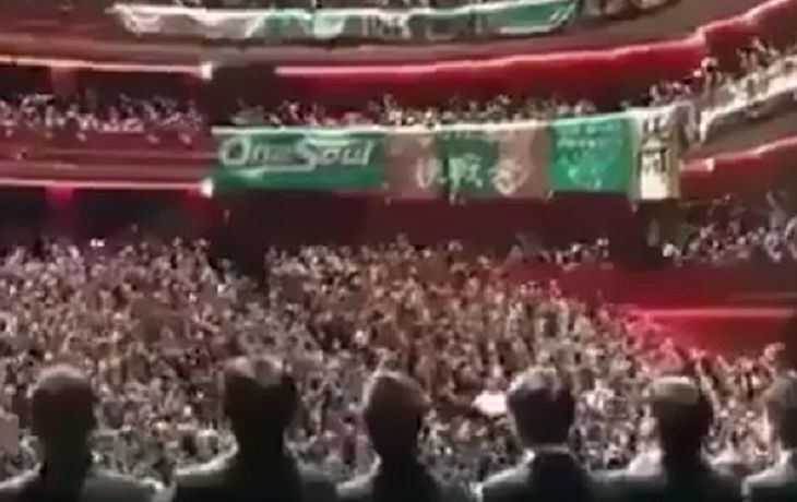 Un equipo japonés presentó a sus refuerzos ¡al ritmo de la Mona Jiménez!