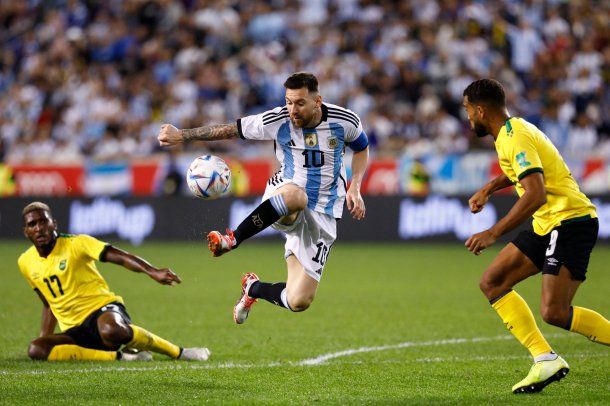 Con show de Messi, Argentina goleó 3-0 a Jamaica en Estados Unidos