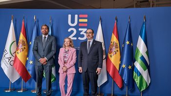 La Celac y la Unión Europea destacaron la nueva agenda de inversiones y cooperación entre ambas regiones. La Celac y la Unión Europea destacaron la nueva agenda de inversiones y cooperación entre ambas regiones.