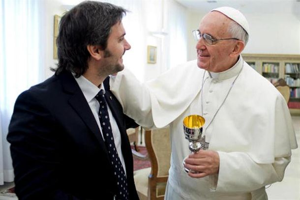 El Papa recibió el cáliz del orfebre argentino Pallarols