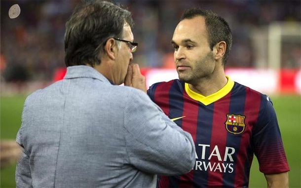 Iniesta: Los jugadores del Barcelona estamos a muerte con Martino