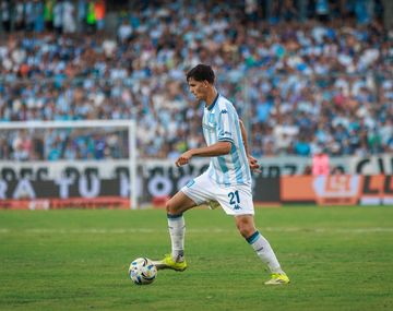 Preocupación en Racing: Carboni sufrió una grave lesión y estará varios meses sin jugar