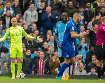 El reclamo de Willy Caballero y la polémica decisión del árbitro