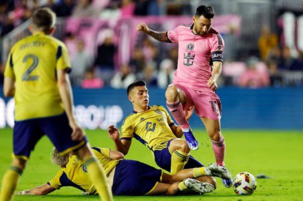 La frase del jugador que Lionel Messi gambeteó cuando estaba en el piso: Para los que preguntan...