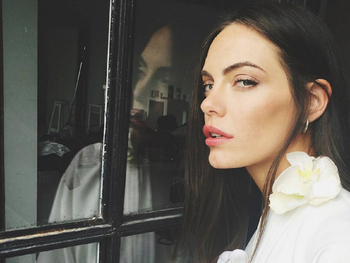 Mirá el nuevo look de Emilia Attias para su película Dolores