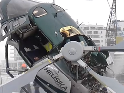 un helicoptero se enreda con cables y se desploma un helicoptero se enreda con cables y se desploma