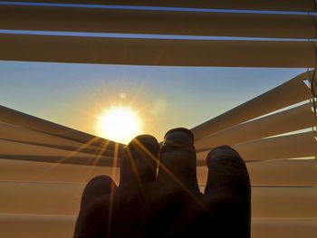 El truco casero que enseña a limpiar las persianas en profundidad