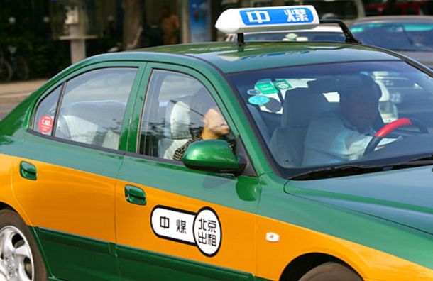 Se subió a un taxi con su amante y se encontró con que el chofer era su esposo