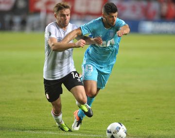 Estudiantes lo dio vuelta sobre el final ante Racing y es más puntero que nunca