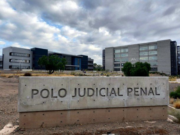 Mendoza: la joven tomada como escudo por un preso en un juicio fue herida