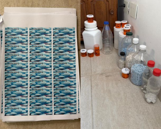 Había etiquetas, frascos y cajas para el embalaje de los medicamentos antes de su venta Había etiquetas, frascos y cajas para el embalaje de los medicamentos antes de su venta